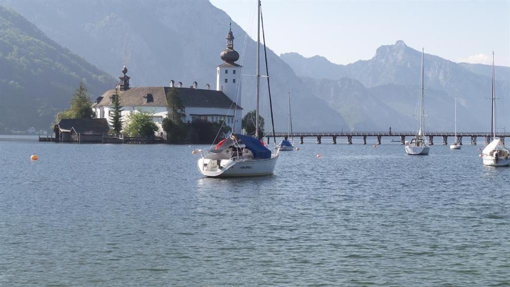 Wolfis Traunseeblick - Mit Kostenlosem Parkplatz Direkt An Der Unterkunft Gmunden Exterior photo