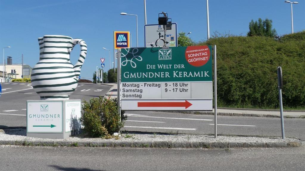 Wolfis Traunseeblick - Mit Kostenlosem Parkplatz Direkt An Der Unterkunft Gmunden Exterior photo