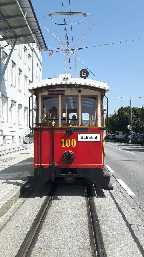 Wolfis Traunseeblick - Mit Kostenlosem Parkplatz Direkt An Der Unterkunft Gmunden Exterior photo