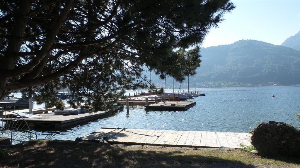 Wolfis Traunseeblick - Mit Kostenlosem Parkplatz Direkt An Der Unterkunft Gmunden Exterior photo
