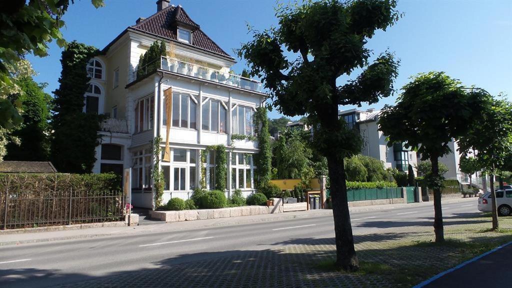 Wolfis Traunseeblick - Mit Kostenlosem Parkplatz Direkt An Der Unterkunft Gmunden Exterior photo