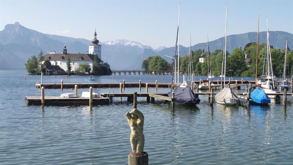 Wolfis Traunseeblick - Mit Kostenlosem Parkplatz Direkt An Der Unterkunft Gmunden Exterior photo