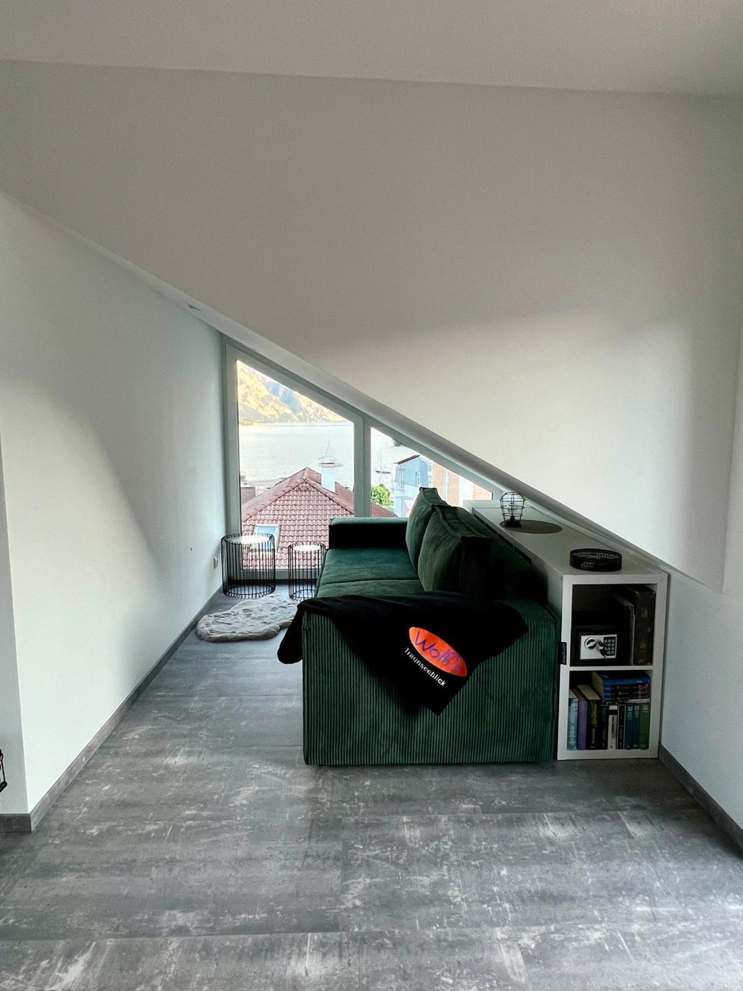 Wolfis Traunseeblick - Mit Kostenlosem Parkplatz Direkt An Der Unterkunft Gmunden Exterior photo
