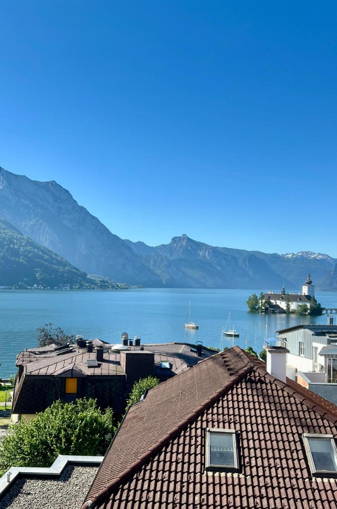 Wolfis Traunseeblick - Mit Kostenlosem Parkplatz Direkt An Der Unterkunft Gmunden Exterior photo